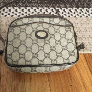 Vintage Gucci Plus crossbody